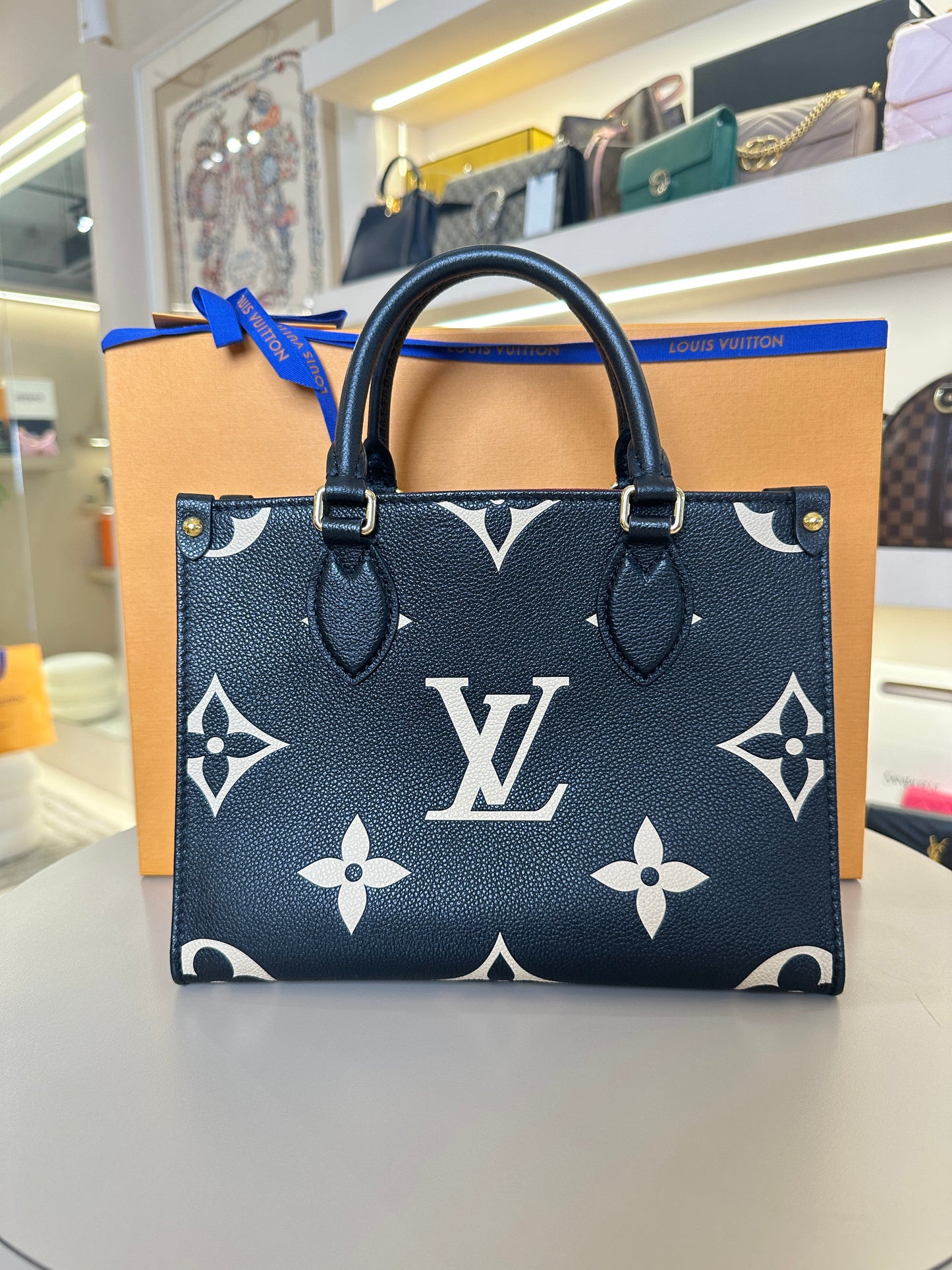 LOUIS VUITTON ON THE GO PM