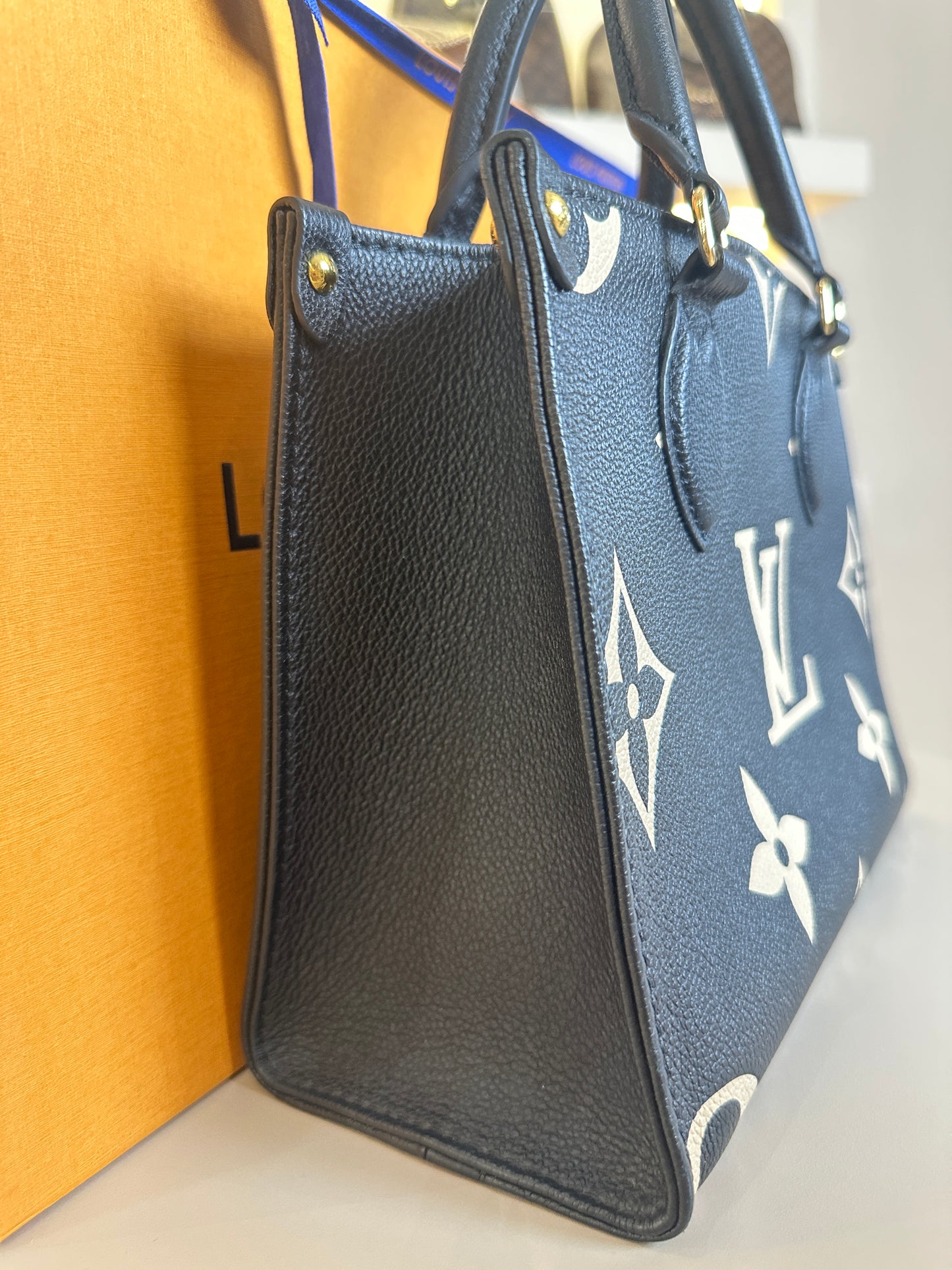 LOUIS VUITTON ON THE GO PM