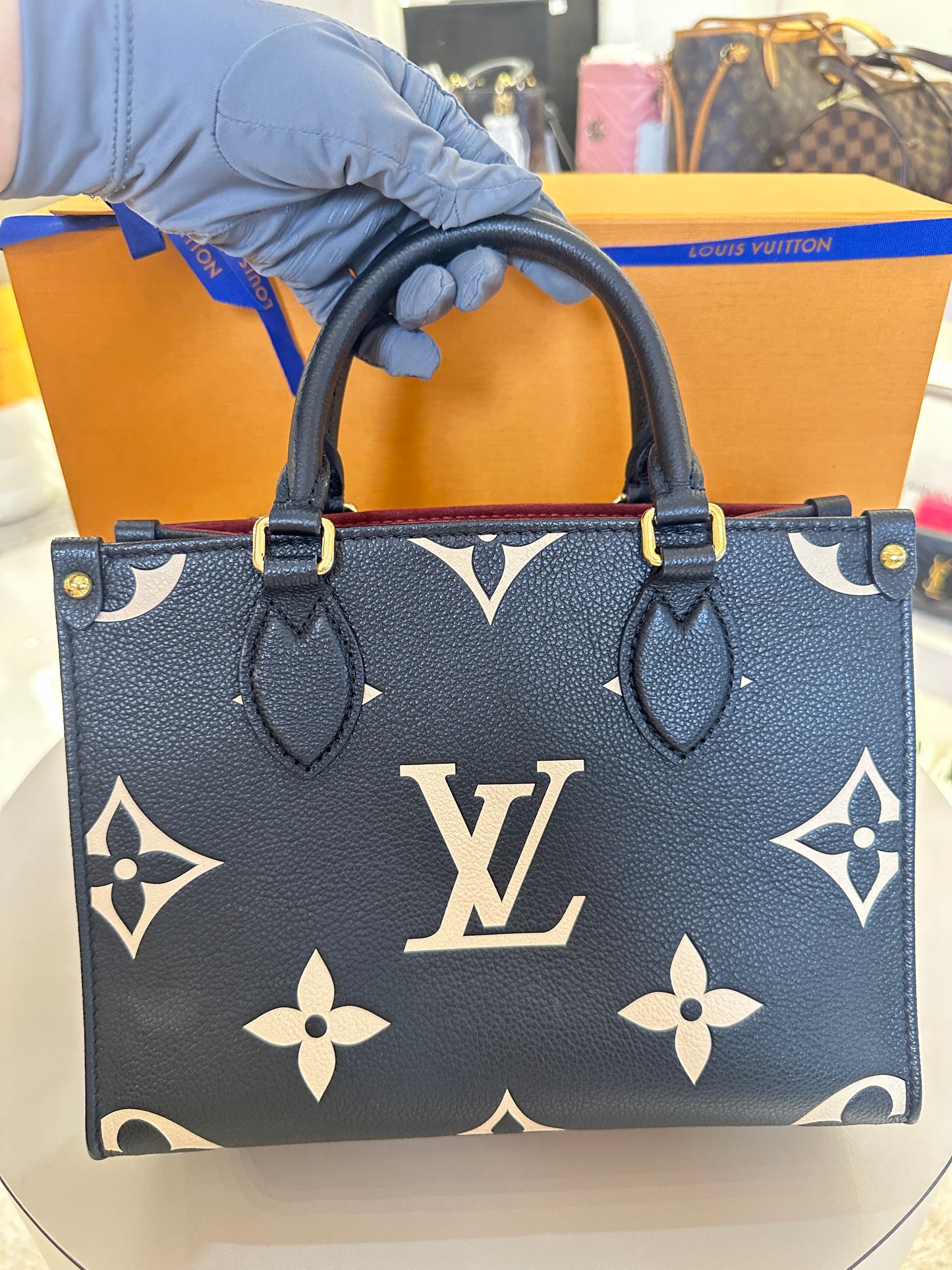LOUIS VUITTON ON THE GO PM