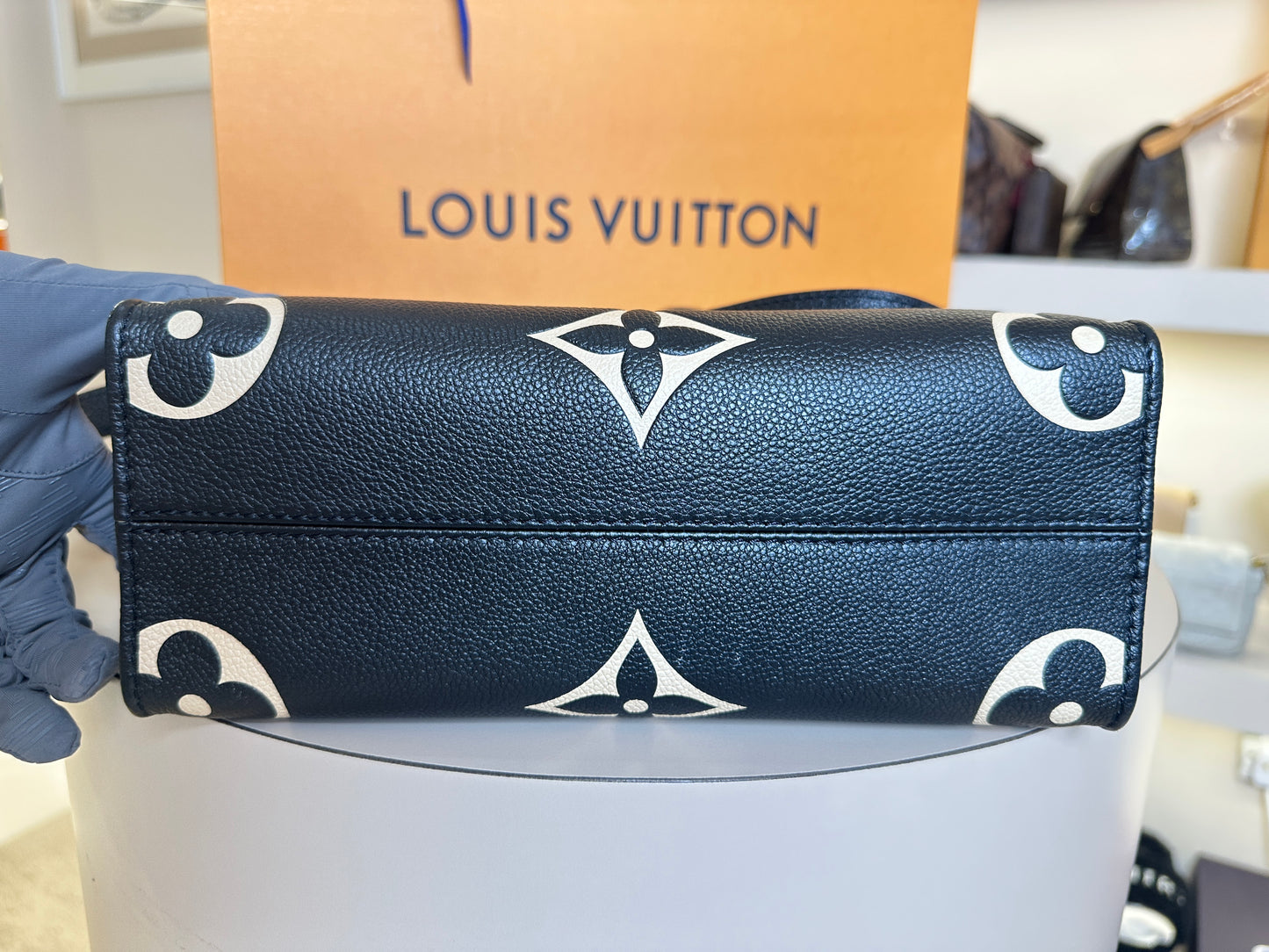 LOUIS VUITTON ON THE GO PM