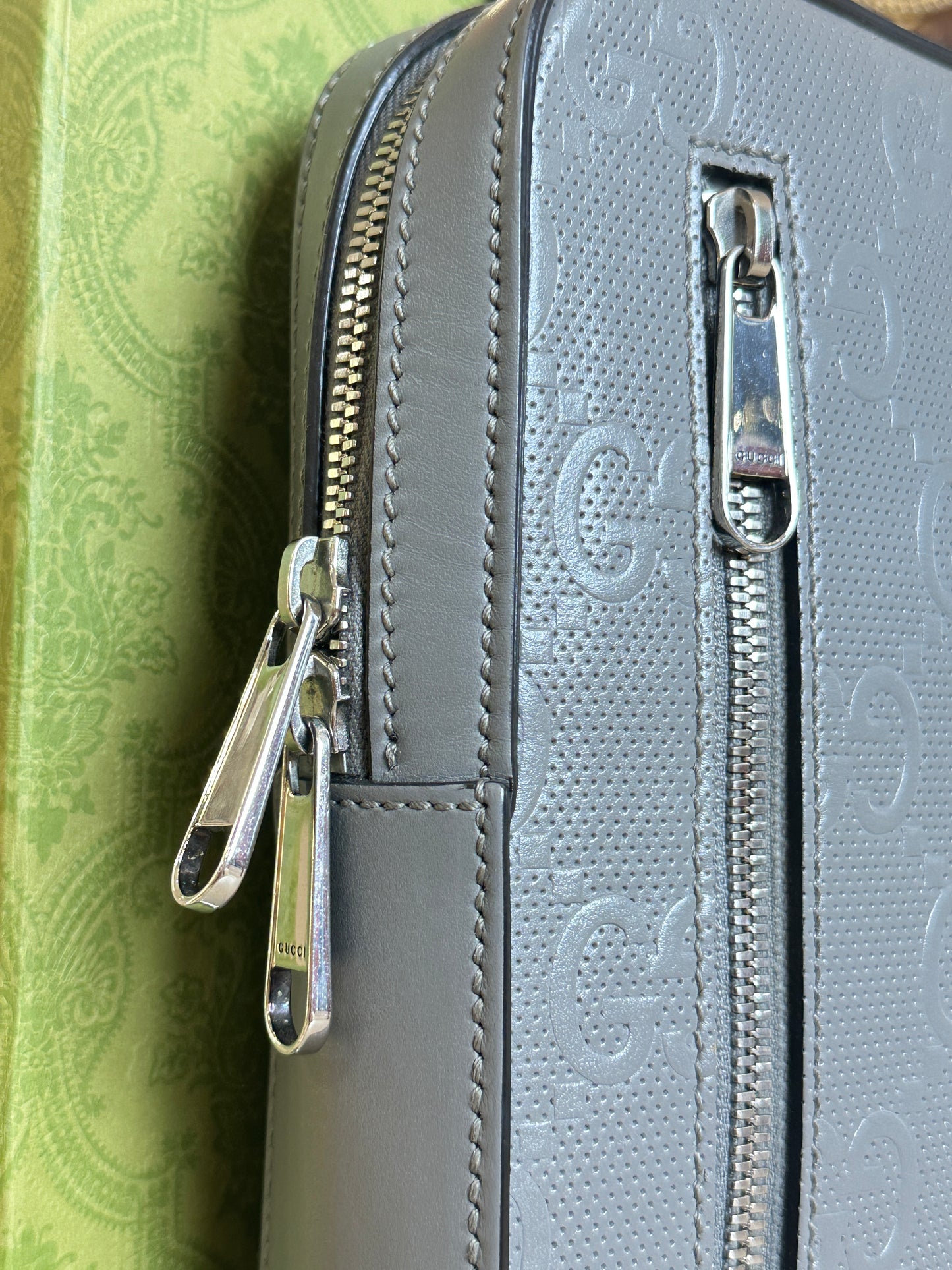 GUCCI GG GREY EMBOSSED CROSSBODY