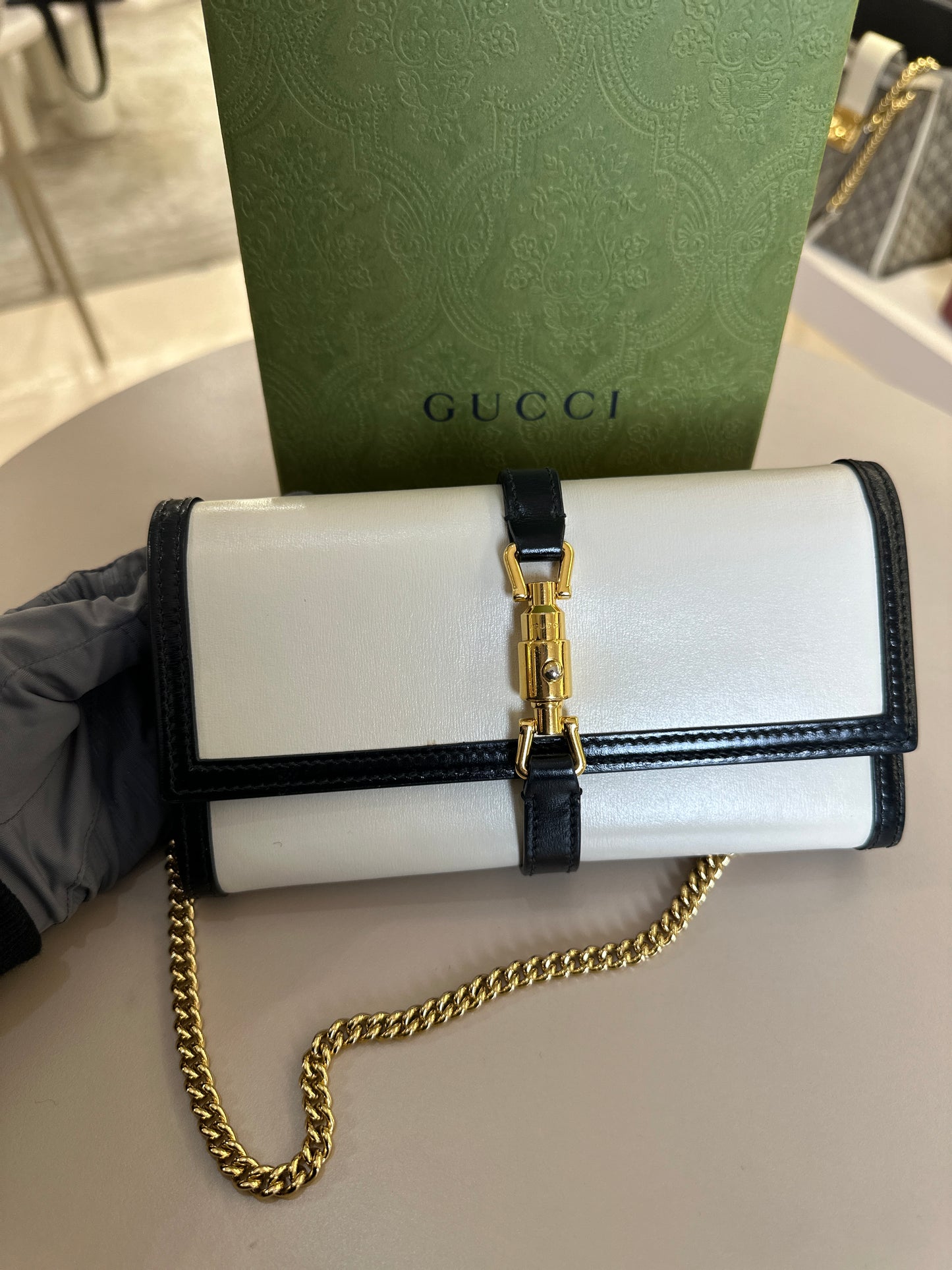 GUCCI JACKIE WALLET ON CHAIN