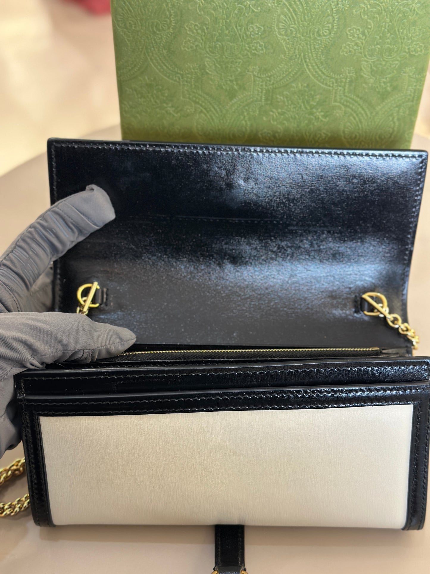 GUCCI JACKIE WALLET ON CHAIN