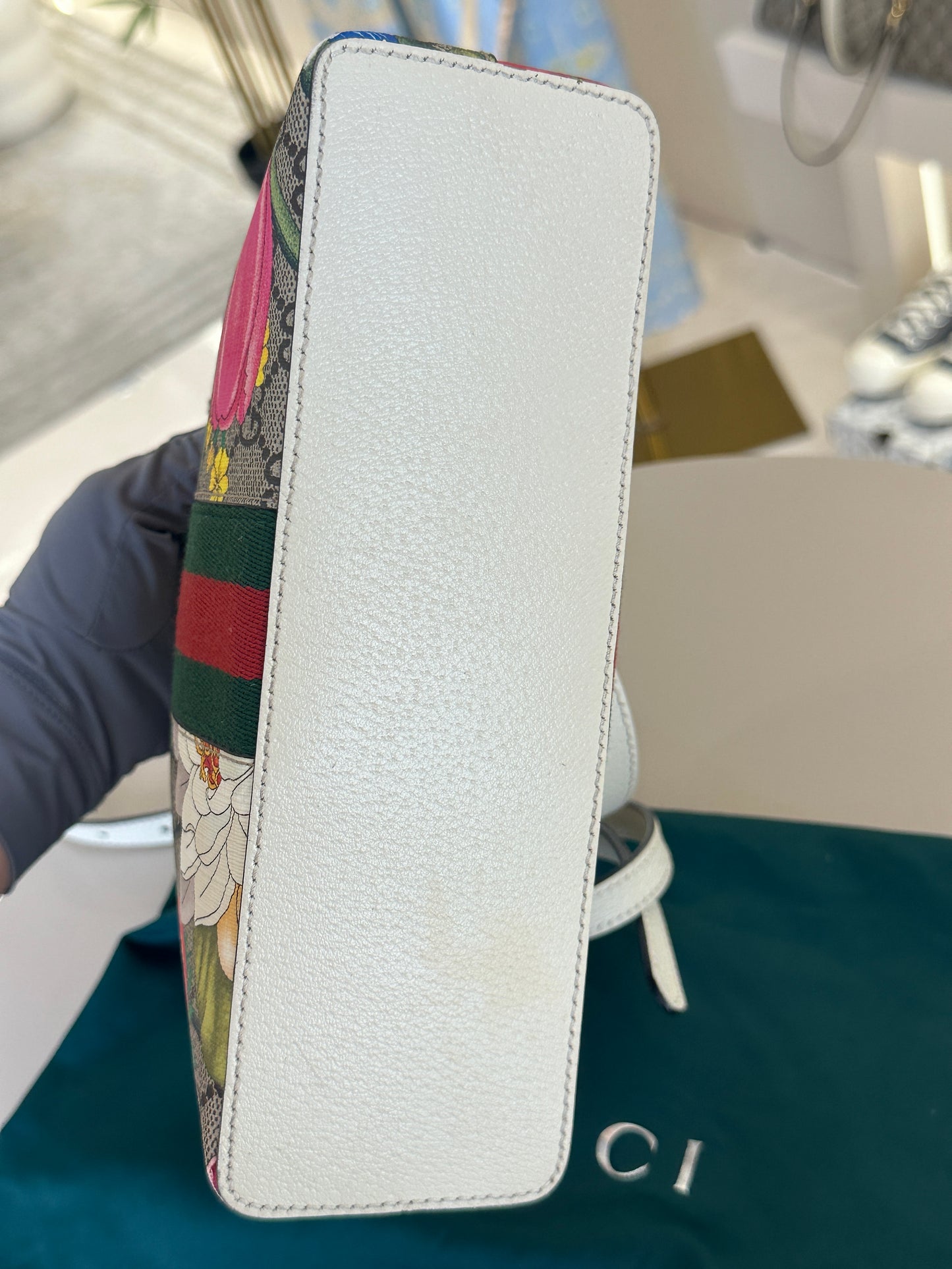 GUCCI GG SUPREME MONOGRAM FLORAL
