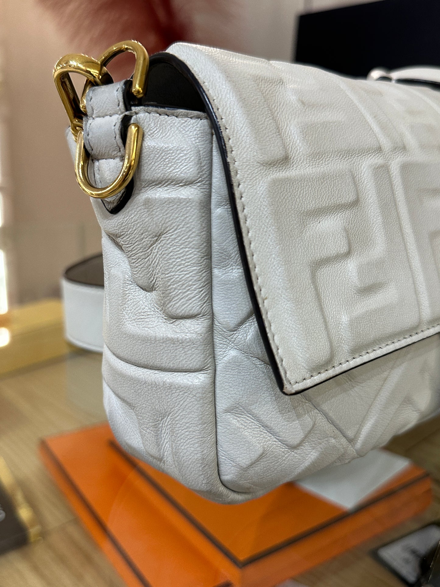 FENDI BAGUETTE MEDIUM WHITE