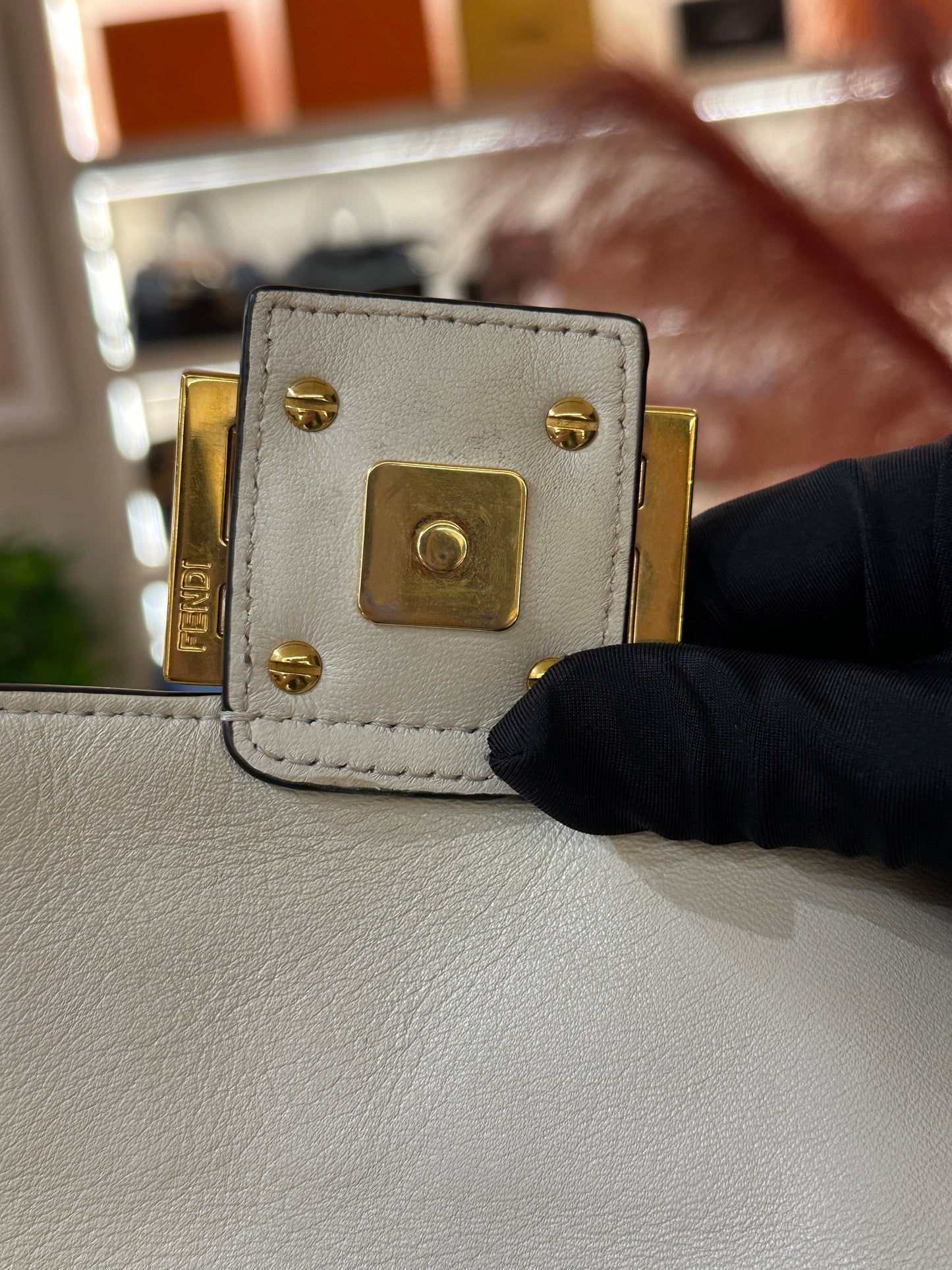 FENDI BAGUETTE MEDIUM WHITE