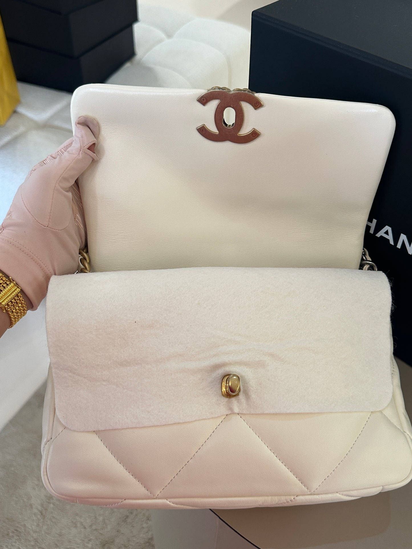 CHANEL 19 BAG SMALL WHITE