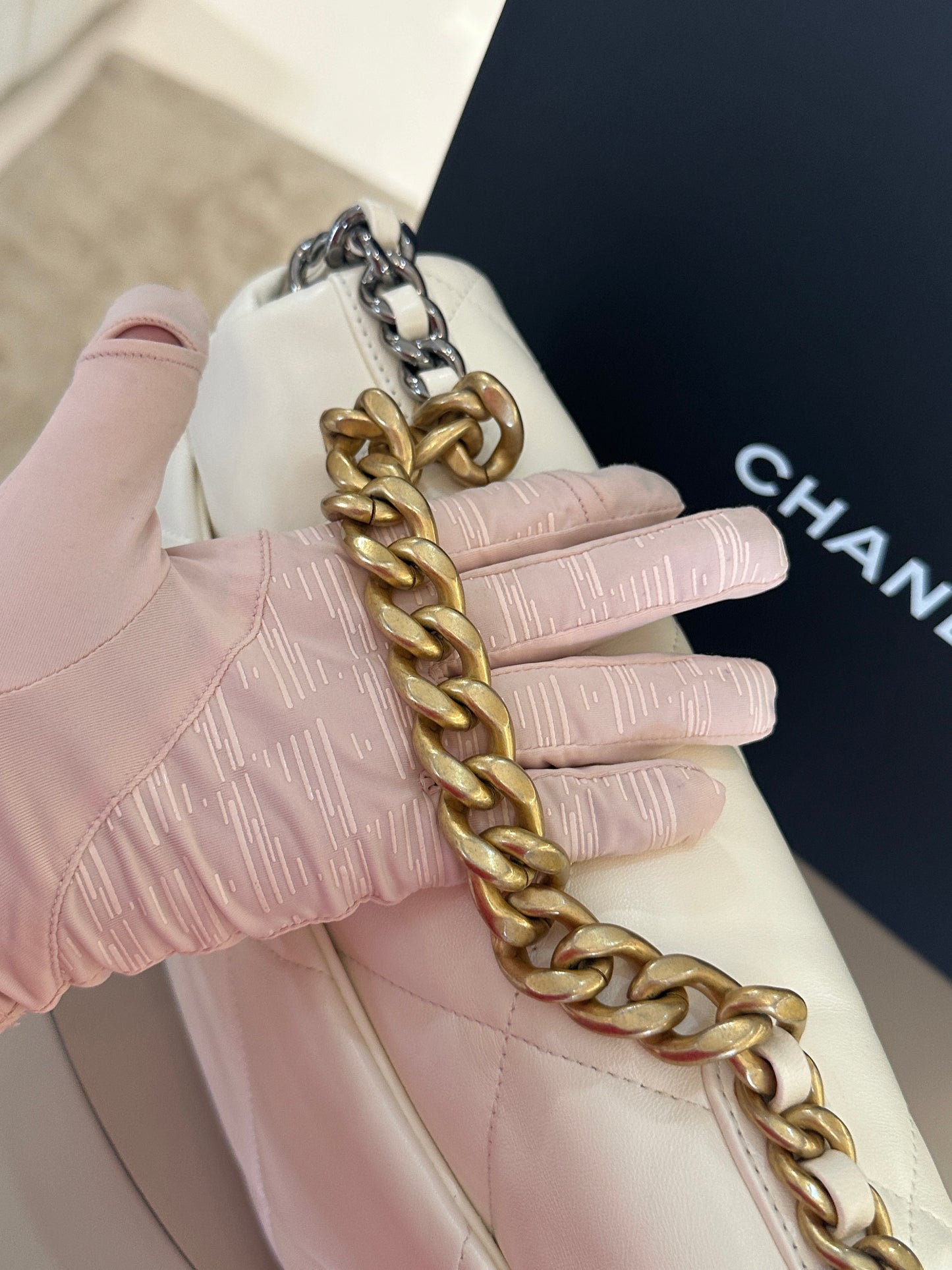 CHANEL 19 BAG SMALL WHITE