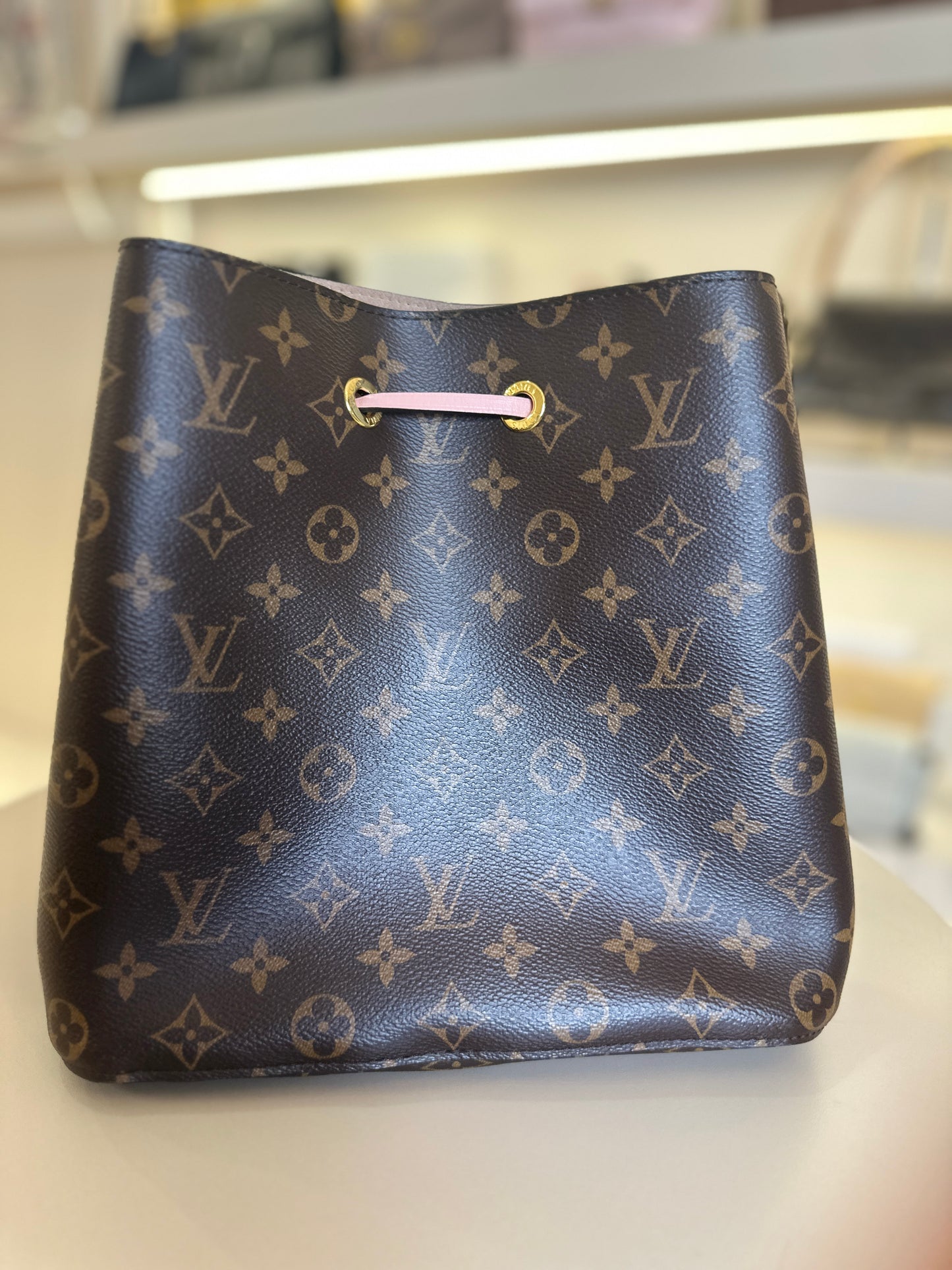 LOUIS VUITTON NEONOE MM MONOGRAM