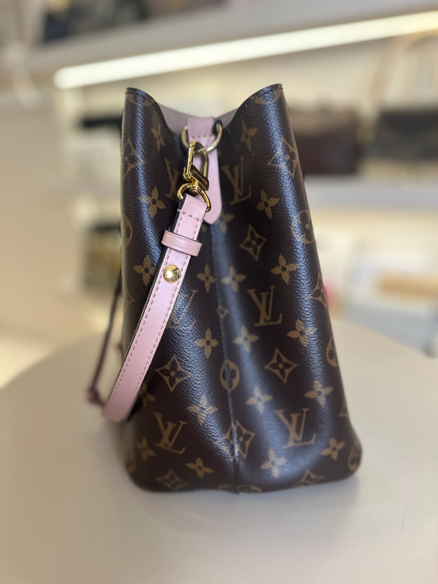 LOUIS VUITTON NEONOE MM MONOGRAM