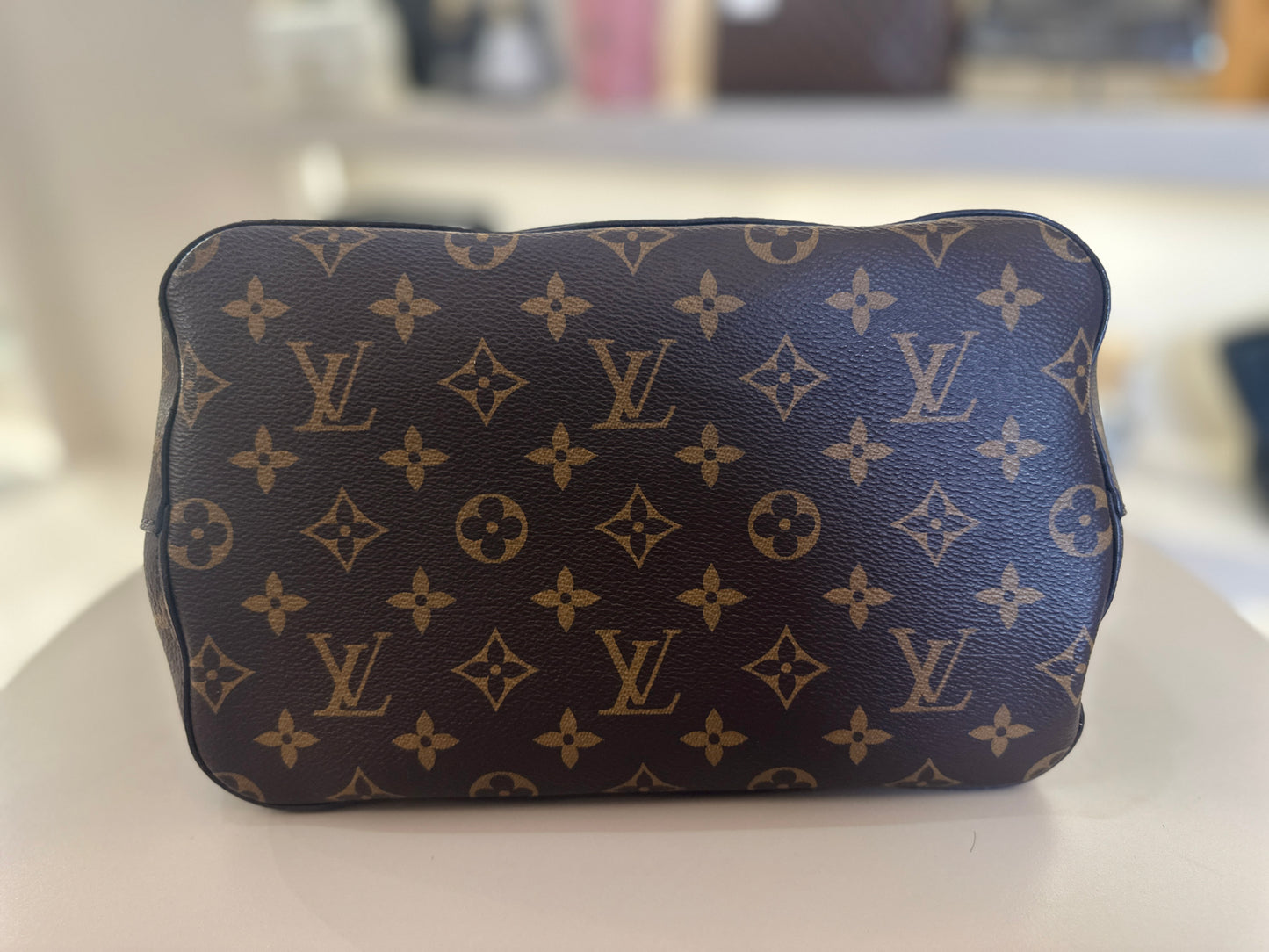 LOUIS VUITTON NEONOE MM MONOGRAM