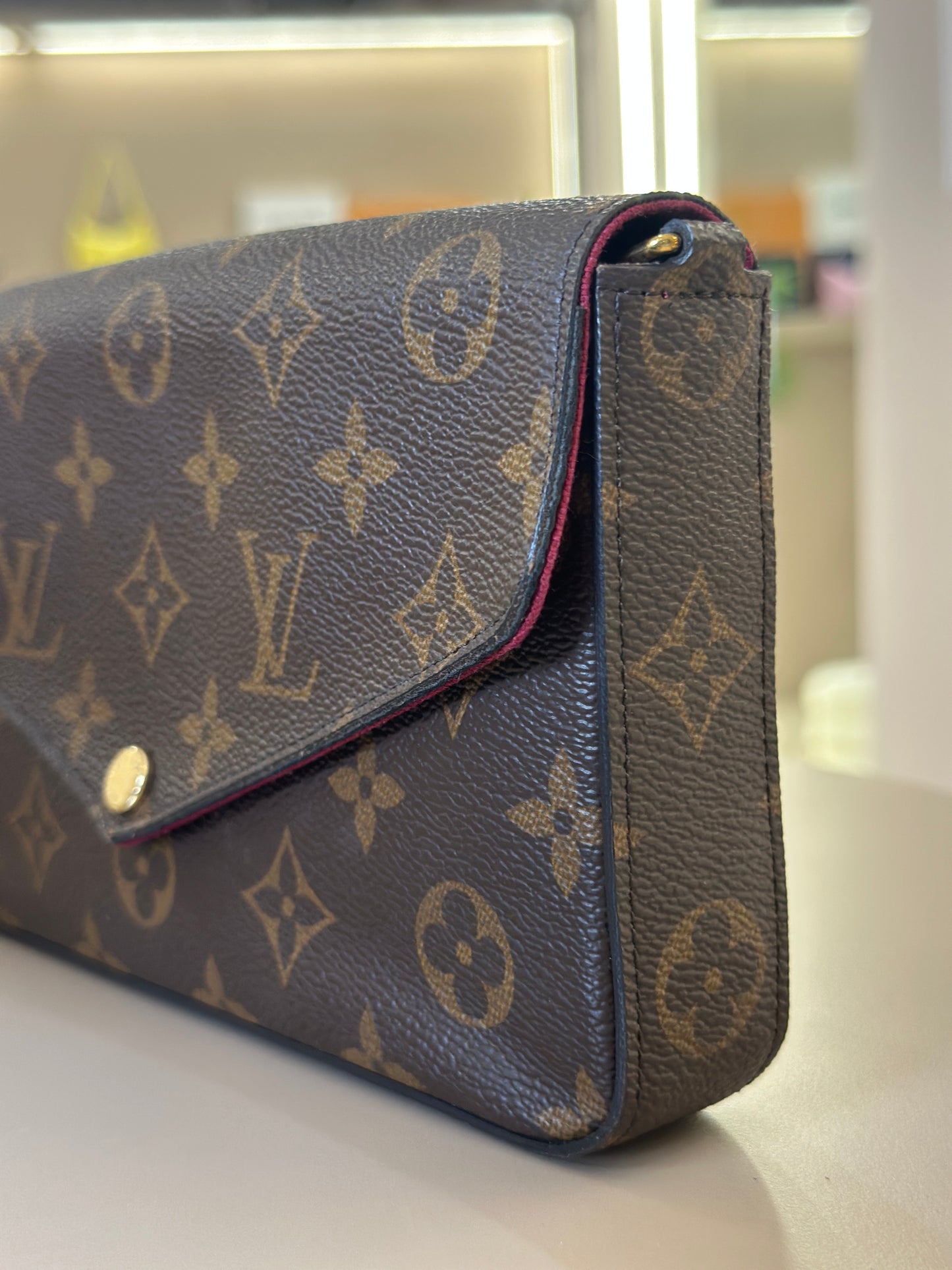 LOUIS VUITTON FELICIE POCHETTE MONOGRAM